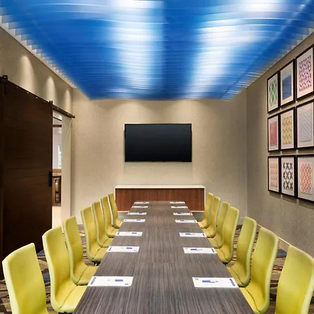 Holiday Inn Express & Suites-3