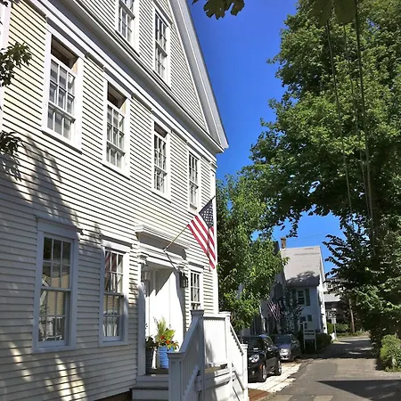 Benchmark Inn-2