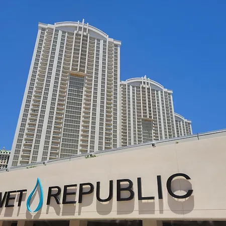 MGM Signature Towers, Balcony Suite, Strip View - NO RESORT FEES!-3