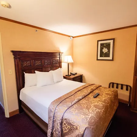 Hamilton Inn Select Beachfront Mackinaw City-2