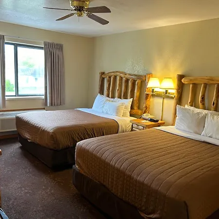 Super 8 By Wyndham Bridgeview Of Mackinaw City-3