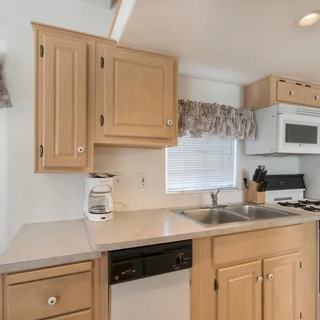 Palm Springs Camping Resort Loft Cabin 1-3