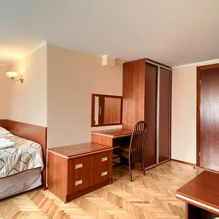 Pensjonat Tadeusz i Apartamenty w Darłówku-3