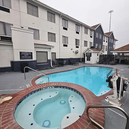 Candlewood Suites Stafford-3