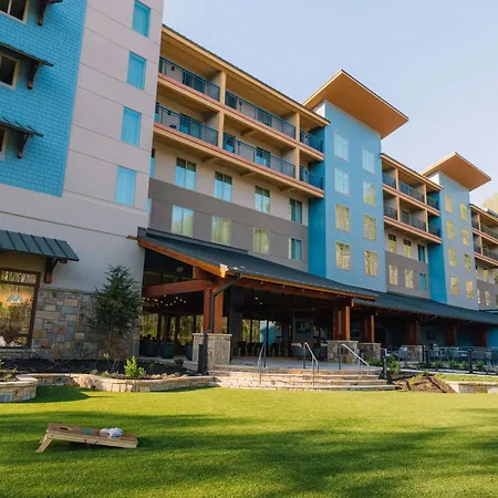 Embassy Suites By Hilton Gatlinburg Resort-3