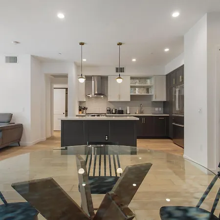 Hollywood & Miracle Mile Apartment Rentals-3