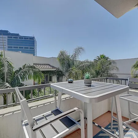 Penthouse One Bedroom Garden View Condo By Ucla-3