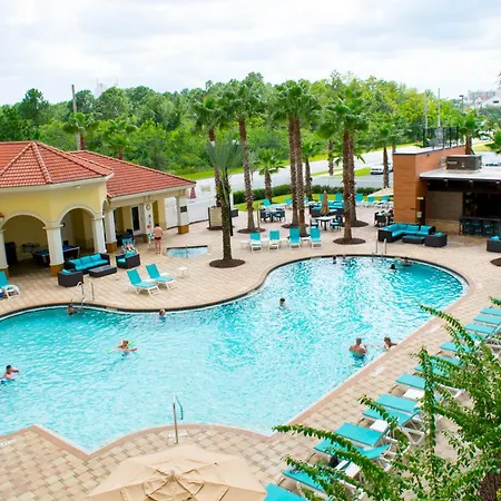 The Point Hotel & Suites Universal-3