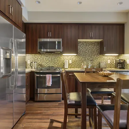Charming 1Bd With Pool And Free Parking-2