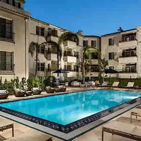 Lux One Bedroom Condo With Garden View-3