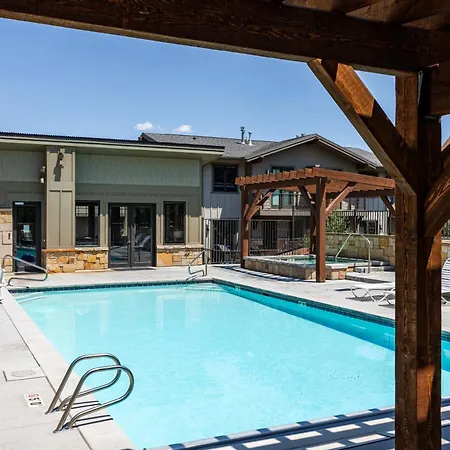 Room For 4, Modern Mountain Chic Interiors, Large Hot Tub, 5 Min Walk To Lift-3