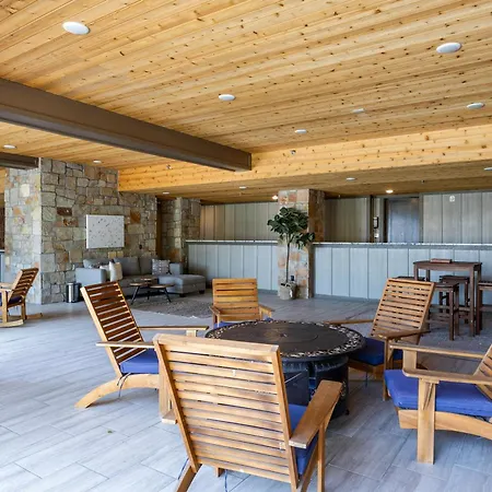 Room For 4, Modern Mountain Chic Interiors, Large Hot Tub, 5 Min Walk To Lift-2