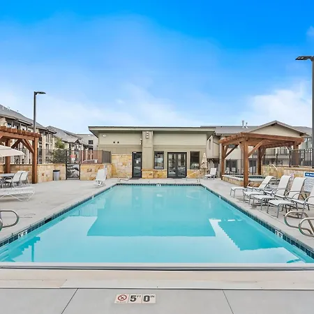 Heated Pool, Gourmet Kitchen, Pet Friendly, Gym, Walk To Canyons Village, 2 Private Patios-3