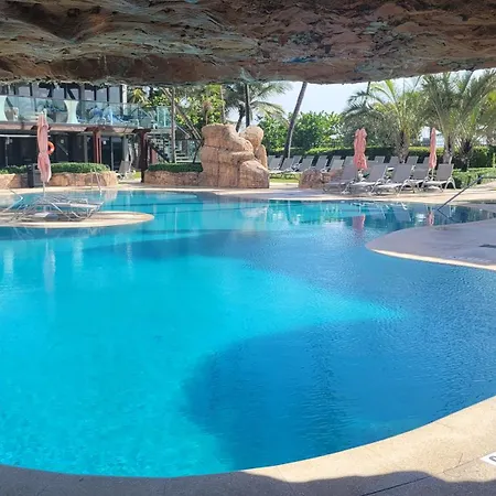 2 Bedroom 2 Bath Beachfront Condo On Miami Beach Millionaire Row-2