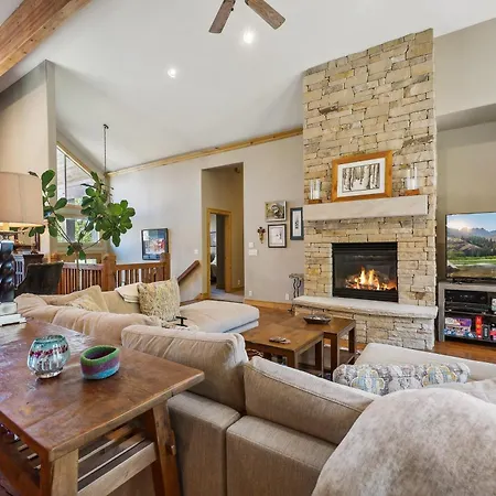 Mountain Luxury, Sleeps 10, Private Hot Tub, 15 Min To Canyons, Ideal For Family Getaways!-2