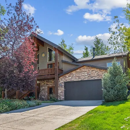 Mountain Luxury, Sleeps 10, Private Hot Tub, 15 Min To Canyons, Ideal For Family Getaways!-3