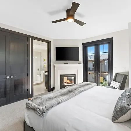 Luxury 3 Bedroom In Canyons Village, Gourmet Kitchen, Private Hot Tub, Heated Pool, Gym, Walk To Lifts-2