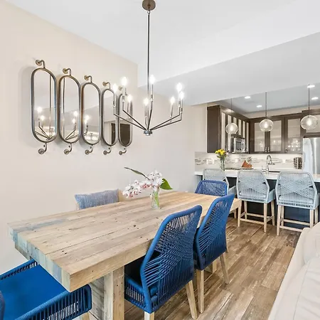 Luxury 3 Bedroom Canyons Village, Gourmet Kitchen, Walk To Lifts, Private Hot Tub, Heated Pool, Gym-2