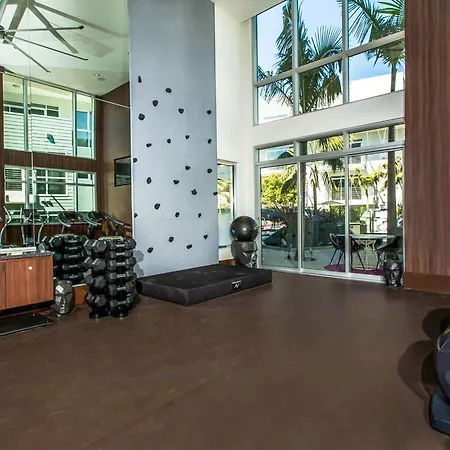 Beverly Grove Chic City Oasis 2 Bedroom Apt With Den 138-3