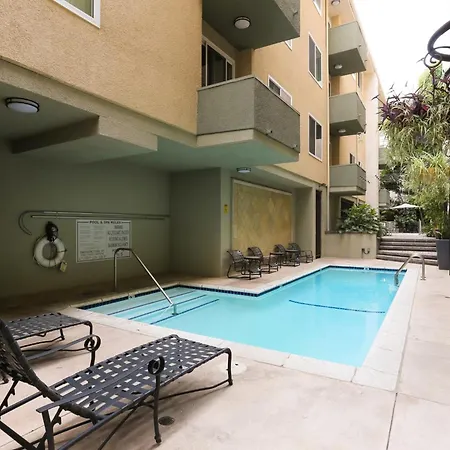 Beverly Hills Penthouse 2 Bedroom Apt With Parking 407-2