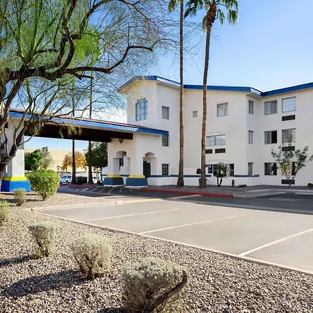 Days Inn & Suites By Wyndham Mesa Near Phoenix-2