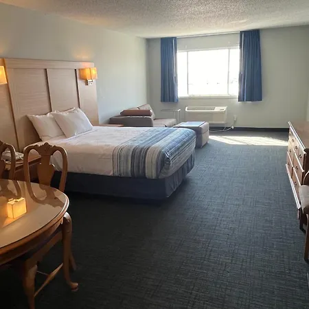 Days Inn & Suites By Wyndham Williamsburg Ia North-3
