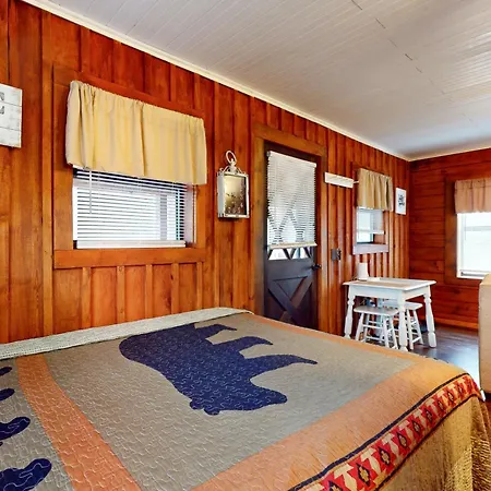 Cozy Cabin-3