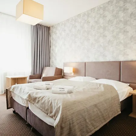 Akces Medical Fit&Spa Basen, Sauna, Jacuzzi i Siłownia w Cenie-3