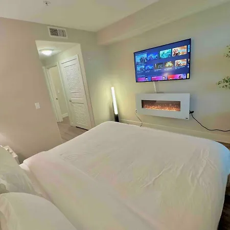 Surfs Up! Cozy 1 Bedroom Condo With Fountain View-3