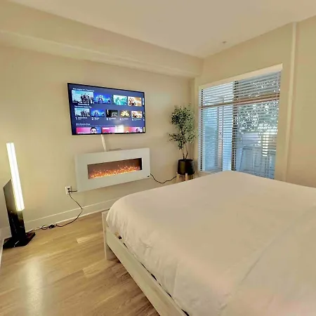Surfs Up! Cozy 1 Bedroom Condo With Fountain View-2