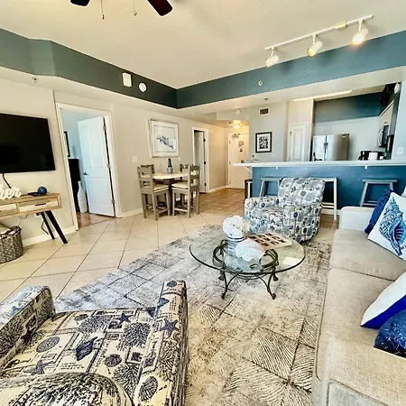 Amazing Views! Great Beachfront Panama City Condo-2