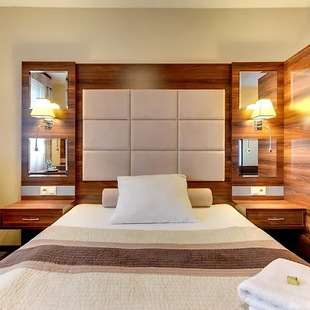 Amber Hotel-2