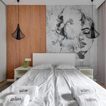 Szafarnia Modern Apartments In Old Town By Noclegi Renters-3