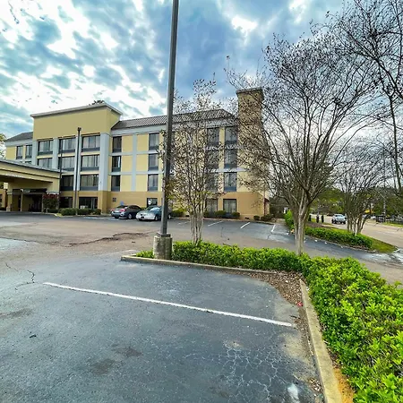 Oyo Townhouse Jackson - Ridgeland-3