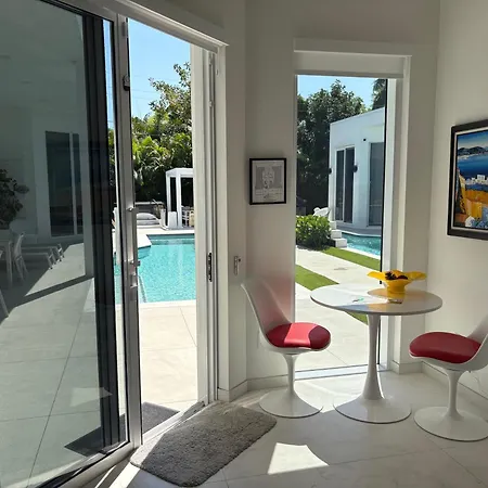 Men Only Clothing Option Guesthouse Near Wilton Manors-2