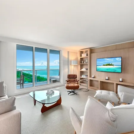 1 Hotel & Homes Private Luxury Suites-3