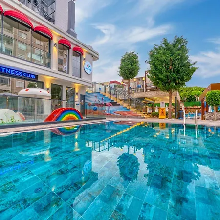 Club Big Blue Suit Hotel-3