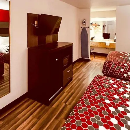 Econo Lodge-3