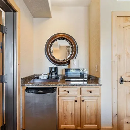Spacious 2-Bed & 2-Bath Suite In Canyons Village-2