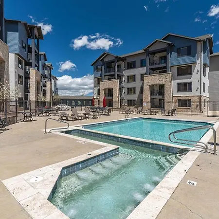 Spacious 2-Bed & 2-Bath Suite In Canyons Village-3