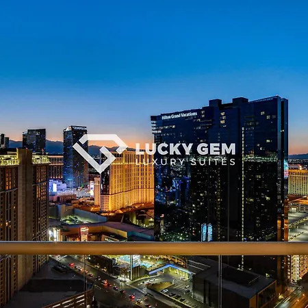 Lucky Gem Penthouse & Luxury Suites At Mgm Signature Resort, Balcony Strip View 3505-3