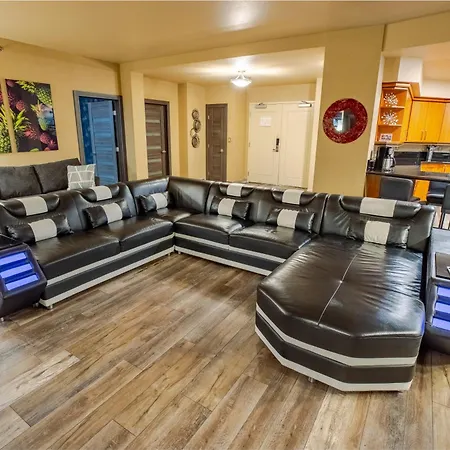 2100 Sqft Penthouse Suite W/ Strip Views! Pool Gym-2