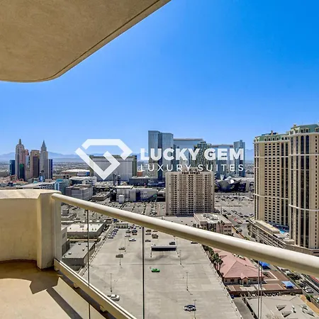 Lucky Gem Penthouse & Luxury Suites At Mgm Signature Resort, Balcony Strip View 2605-2