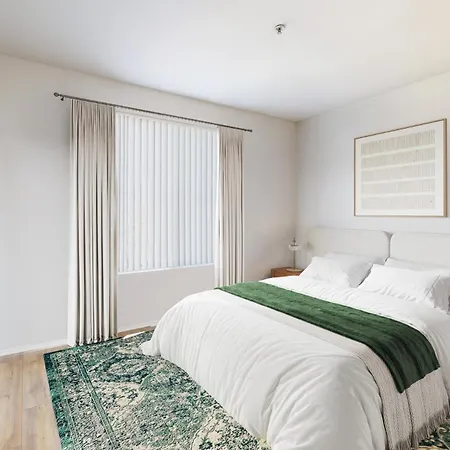 Top Floor Executive In Marina-3