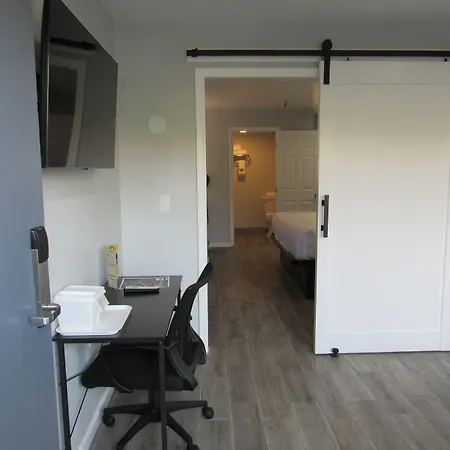 Capri Suites Anaheim-3
