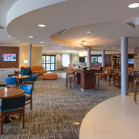 Courtyard By Marriott Canton-3