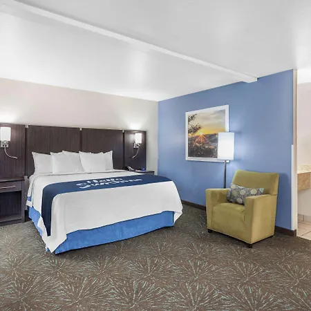 Days Inn & Suites By Wyndham East Flagstaff-2