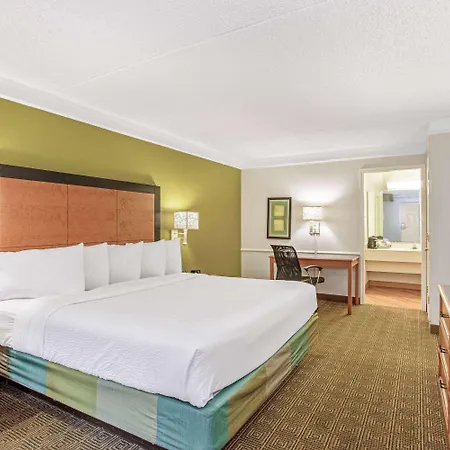 La Quinta Inn By Wyndham Orlando Airport West-3