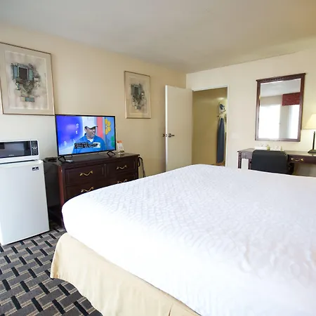 Queens Inn Anaheim-3