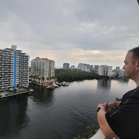 Luxury Waterfront Condo Hilton Hotel Amenities Beach Pool Jacuzzi Jetskis Gym-2
